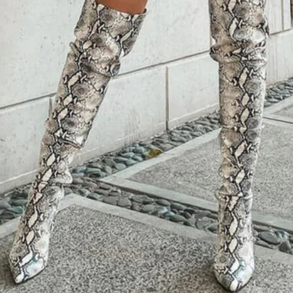 ❤️🔥 KNEE HIGH SNAKE BOOTS❤️🔥 - Picture 4 of 6